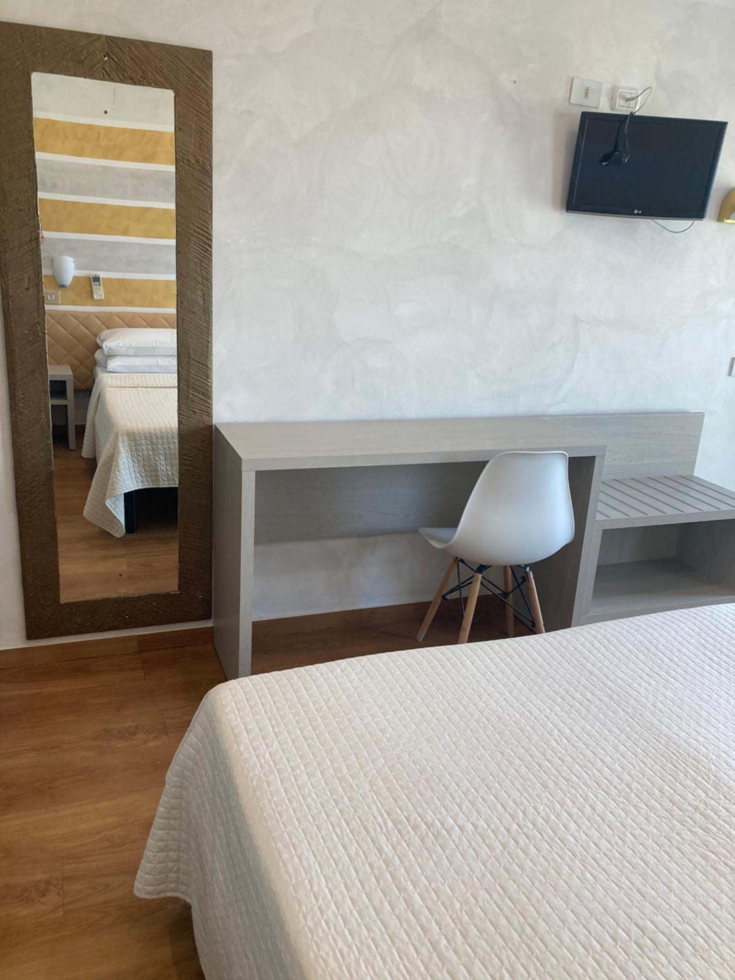 Hotel Diplomatic Riccione Habitación foto